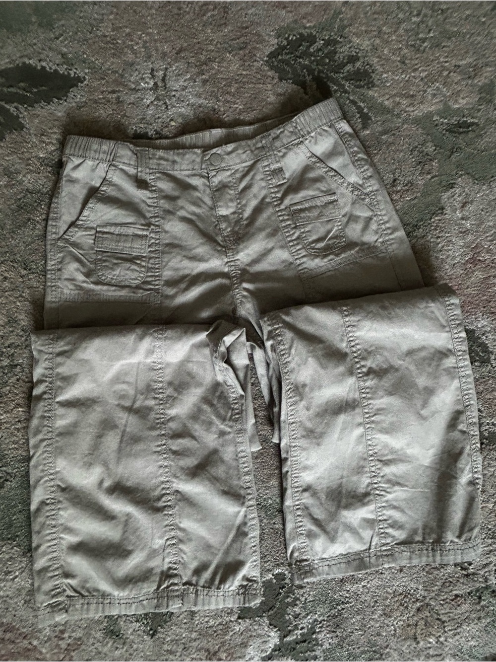 Women’s Casual Cargo Pants in khakis wide leg low rise